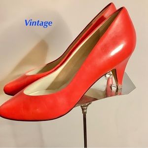 Vintage! NEW Never worn. Nine West 80’s Red Pumps